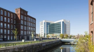 THE LEED-PLATINUM LOWELL JUSTICE CENTER CONSOLIDATES FOUR COURTHOUSES INTO ONE REGIONAL JUSTICE CENTER WITH A DESIGN THAT BALANCES FUNCTIONALITY, ACCESSIBILITY, SECURITY, AND SUSTAINABILITY.