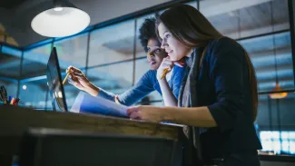 women working together