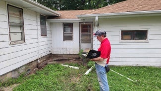 A member of AIA Iowa conducting a safety assessment.