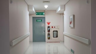 Fire extinguisher and sprinkler system in hospital hallway