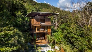 exterior of Costa Rica Treehouse on sunny day