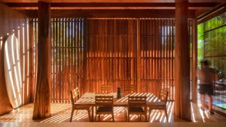 interior dining space of the Costa Rica Treehouse