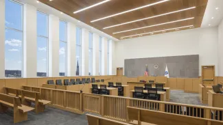 COURTROOMS PROMOTE HEALTH AND WELLNESS WITH NATURAL LIGHT AND VIEWS, LOW-EMITTING MATERIALS, AND ACOUSTICAL COMFORT ACHIEVED WITH LOW-VELOCITY AIR DISTRIBUTION AND ACOUSTICAL WOOD PANELING.