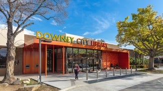 DOWNEY CITY LIBRARY HAS BEEN A NEIGHBORHOOD LANDMARK SINCE IT WAS BUILT IN 1958. NAC COMPLETED ITS MODERNIZATION IN 2020, REPRESENTING ITS EVOLUTION INTO A MULTI-FACETED SOCIAL AND EDUCATIONAL HUB FOR RESIDENTS OF ALL AGES, ABILITIES AND INTERESTS