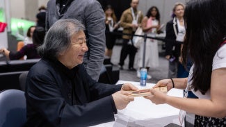 Shigeru Ban at a book signing