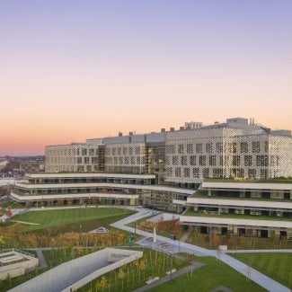 With focus on the design of the outdoor space and integration into the university campus, a dynamic place for research and teaching is being created.