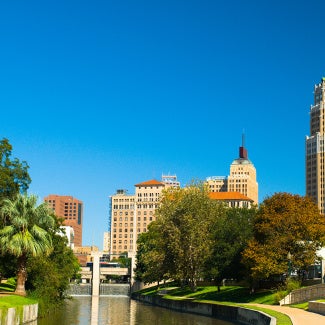 Beautiful, sunny San Antonio skyline