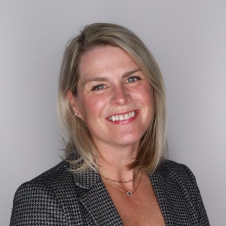 Jennifer Schlueter, CAE, AIA color headshot